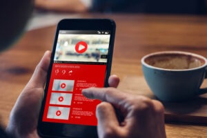 Als YouTube Marketing Agentur unterstützen wir Unternehmen mit Video Content die Markenbekanntheit zu steigern.