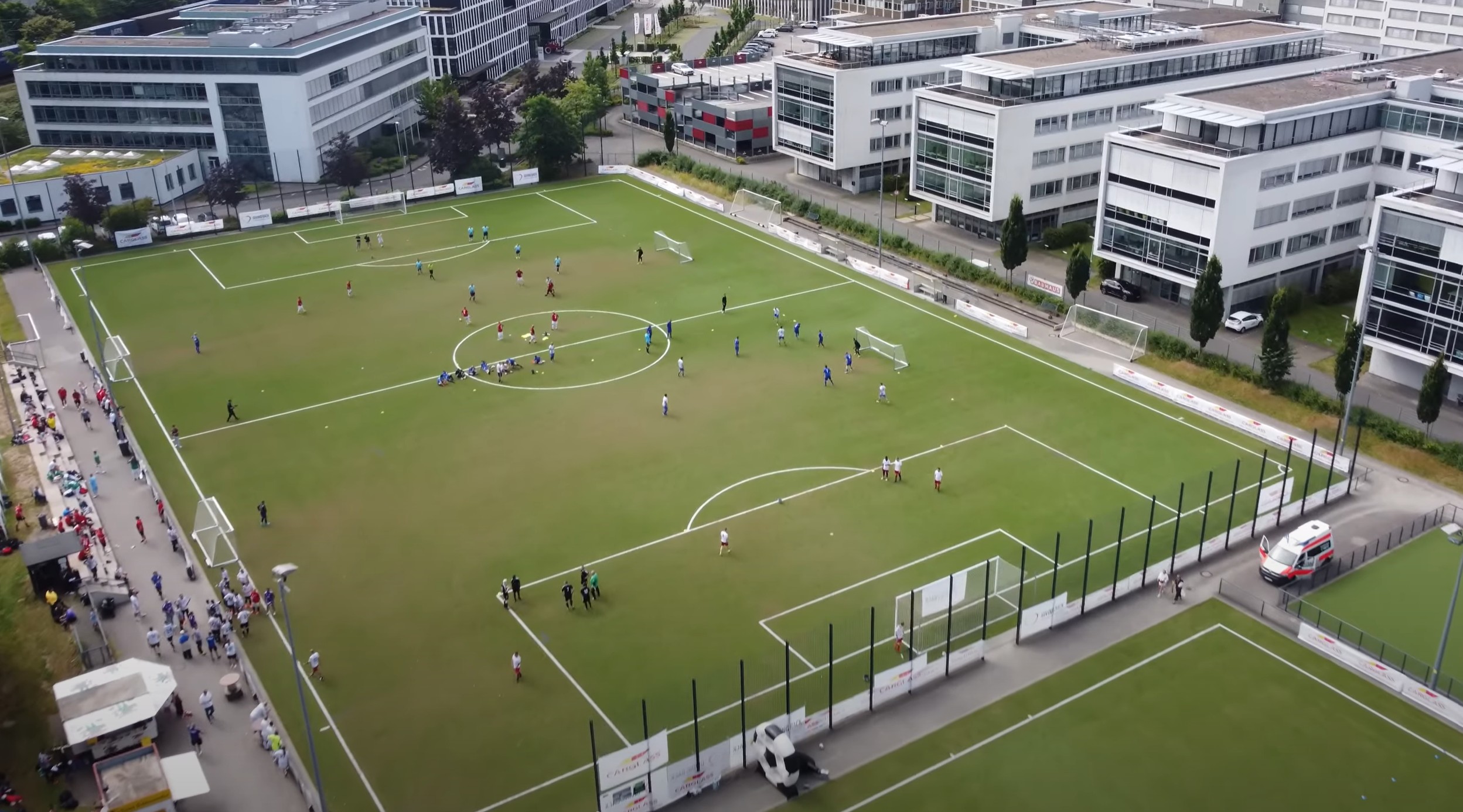 Eine Immobilie per Drohnenaufnahme gefilmt